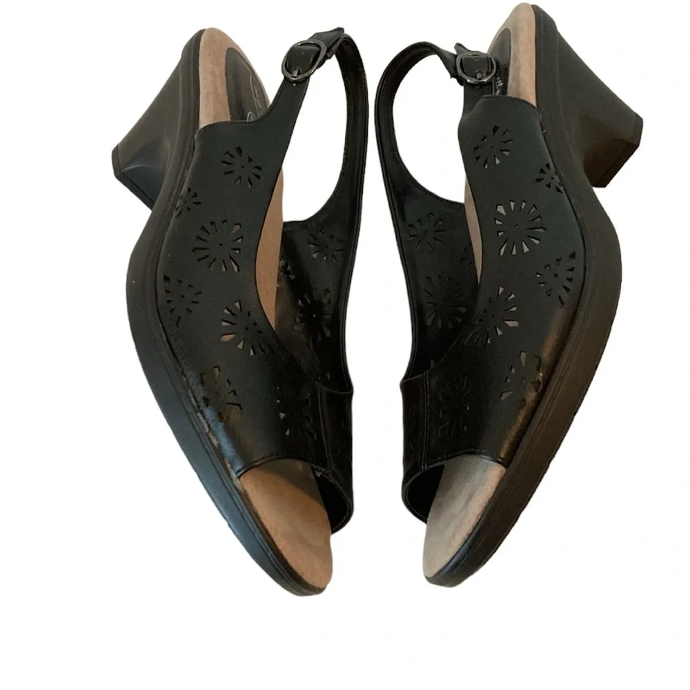 Easy Street NWT perforated wedge sandals, Black, size 11